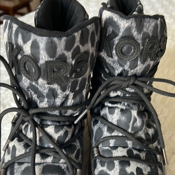 Stylish Women's Black and Gray Boots - Picture 5 of 5